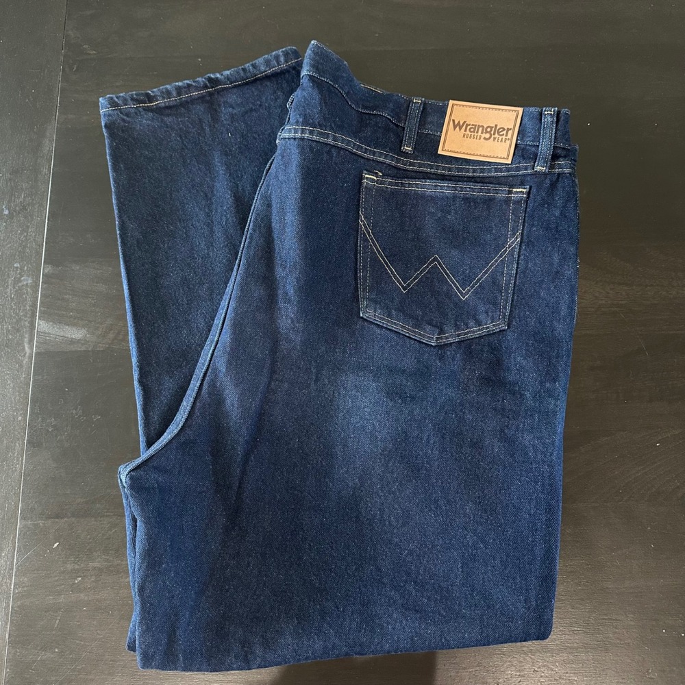 New Wrangler Rugged Wear Mens Dark Wash Straight Leg Jeans 52x30‎ 39902PW Cotton